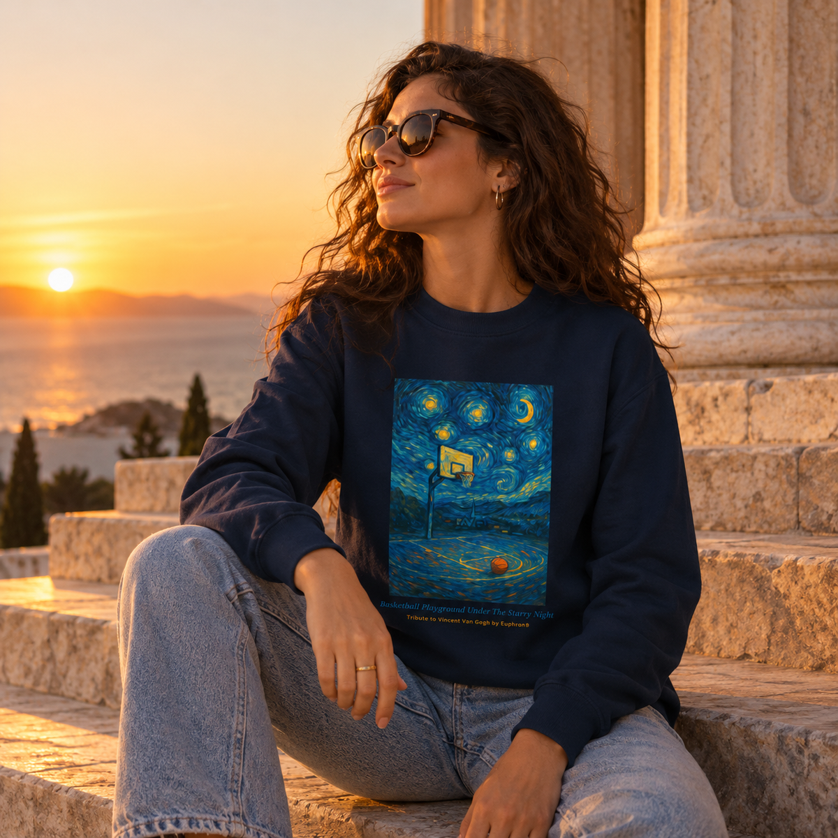 Collection Sweatshirts Euphron : sweatshirt bleu marine Basketball Playground Under The Starry Night porté sur les marches d'un temple gréco-romain au coucher du soleil