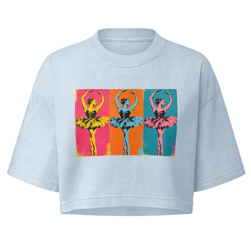 Crop top oversize Euphron « Les Ballerines - Pop-Art », coloris bleu clair : une ballerine répétée trois fois façon pop art – vue de face