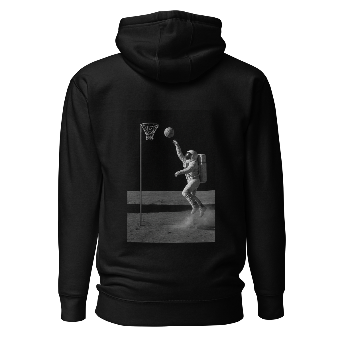 Hoodie Euphron « Basketball on the Moon », coloris noir : un astronaute qui shoote au basket sur la Lune – vue de dos