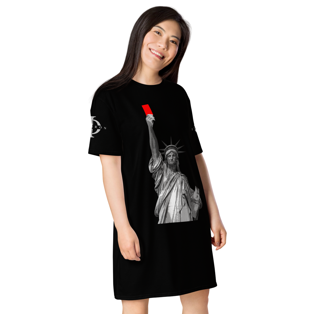 Robe T-shirt Euphron « Liberty's Red Card » : la statue de la Liberté brandit un carton rouge – vue de trois quarts