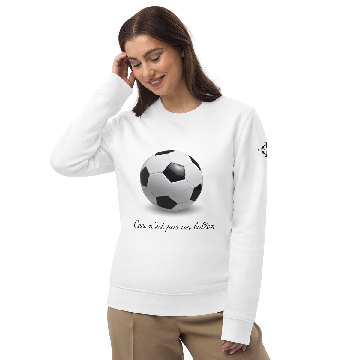 Sweatshirt Euphron « Ceci n'est pas un ballon de football », coloris blanc : La Trahison des images de Magritte revisitée avec un ballon de football
