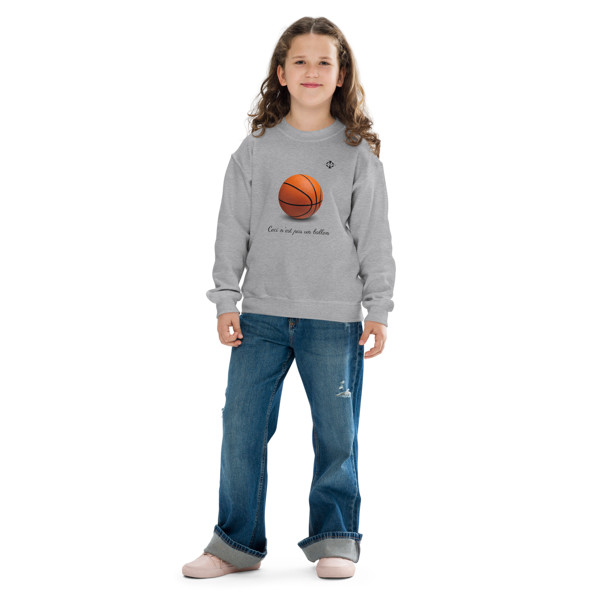 Sweatshirt enfant Euphron « Ceci n'est pas un ballon de basketball », coloris gris : La Trahison des images de Magritte revisitée avec un ballon de basket – vue de face