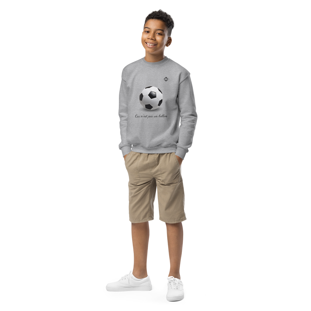 Sweatshirt enfant Euphron « Ceci n'est pas un ballon de football », coloris gris : La Trahison des images de Magritte revisitée avec un ballon de football – vue de face