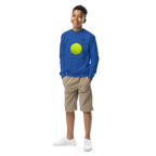 Sweatshirt enfant Euphron « Ceci n'est pas une balle de tennis », coloris bleu : La Trahison des images de Magritte revisitée avec une balle de tennis – vue de face