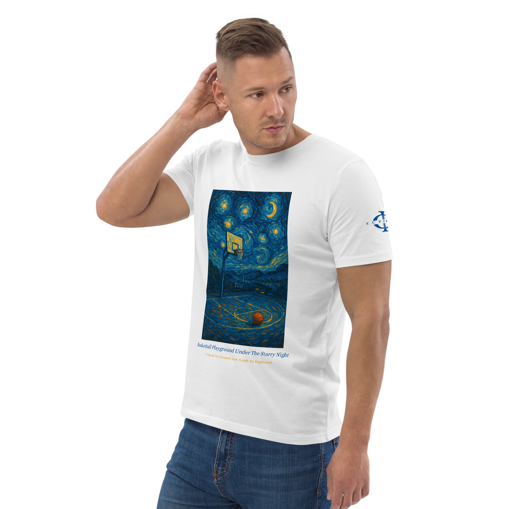 T-shirt Euphron « Basketball Playground Under The Starry Night », coloris blanc : un terrain de basket sous La Nuit étoilée de Van Gogh – vue de trois quarts