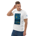 T-shirt Euphron « Basketball Playground Under The Starry Night », coloris blanc : un terrain de basket sous La Nuit étoilée de Van Gogh – vue de trois quarts