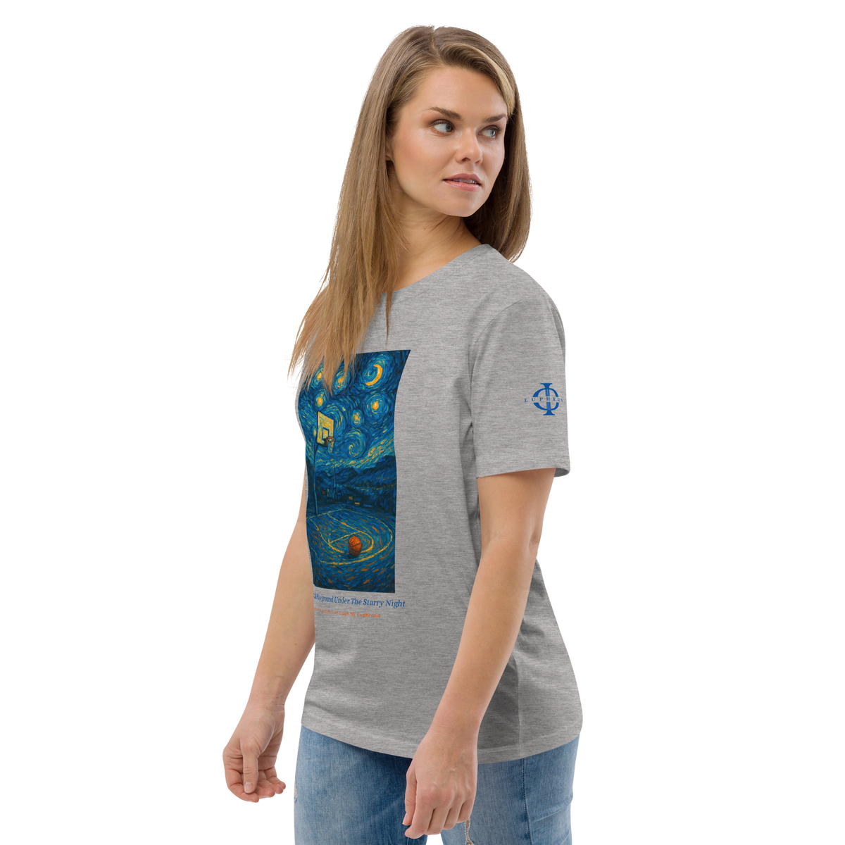 T-shirt Euphron « Basketball Playground Under The Starry Night », coloris gris : un terrain de basket sous La Nuit étoilée de Van Gogh – vue de trois quarts