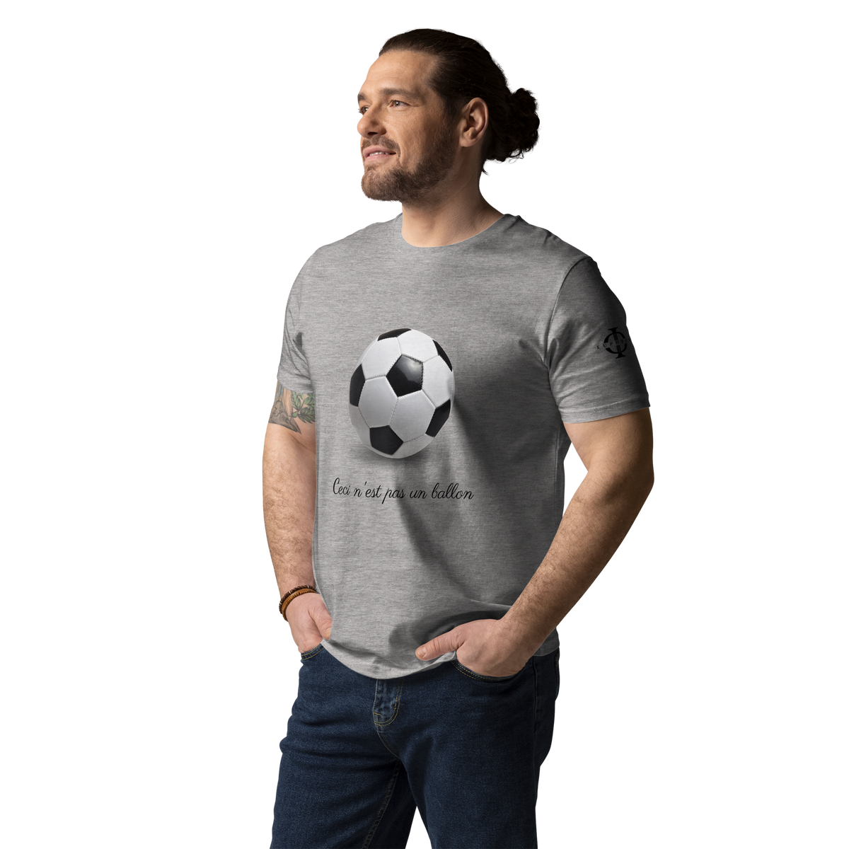 T-shirt Euphron « Ceci n'est pas un ballon de football », coloris gris : La Trahison des images de Magritte revisitée avec un ballon de football – vue de face