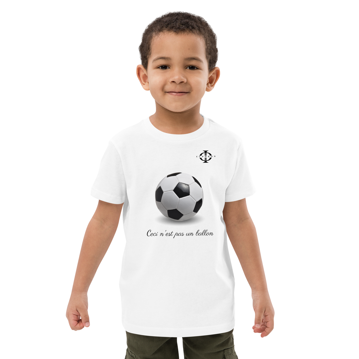 T-shirt enfant Euphron « Ceci n'est pas un ballon de football », coloris blanc : La Trahison des images de Magritte revisitée avec un ballon de football – vue de face