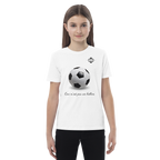 T-shirt enfant Euphron « Ceci n'est pas un ballon de football », coloris blanc : La Trahison des images de Magritte revisitée avec un ballon de football – vue de face