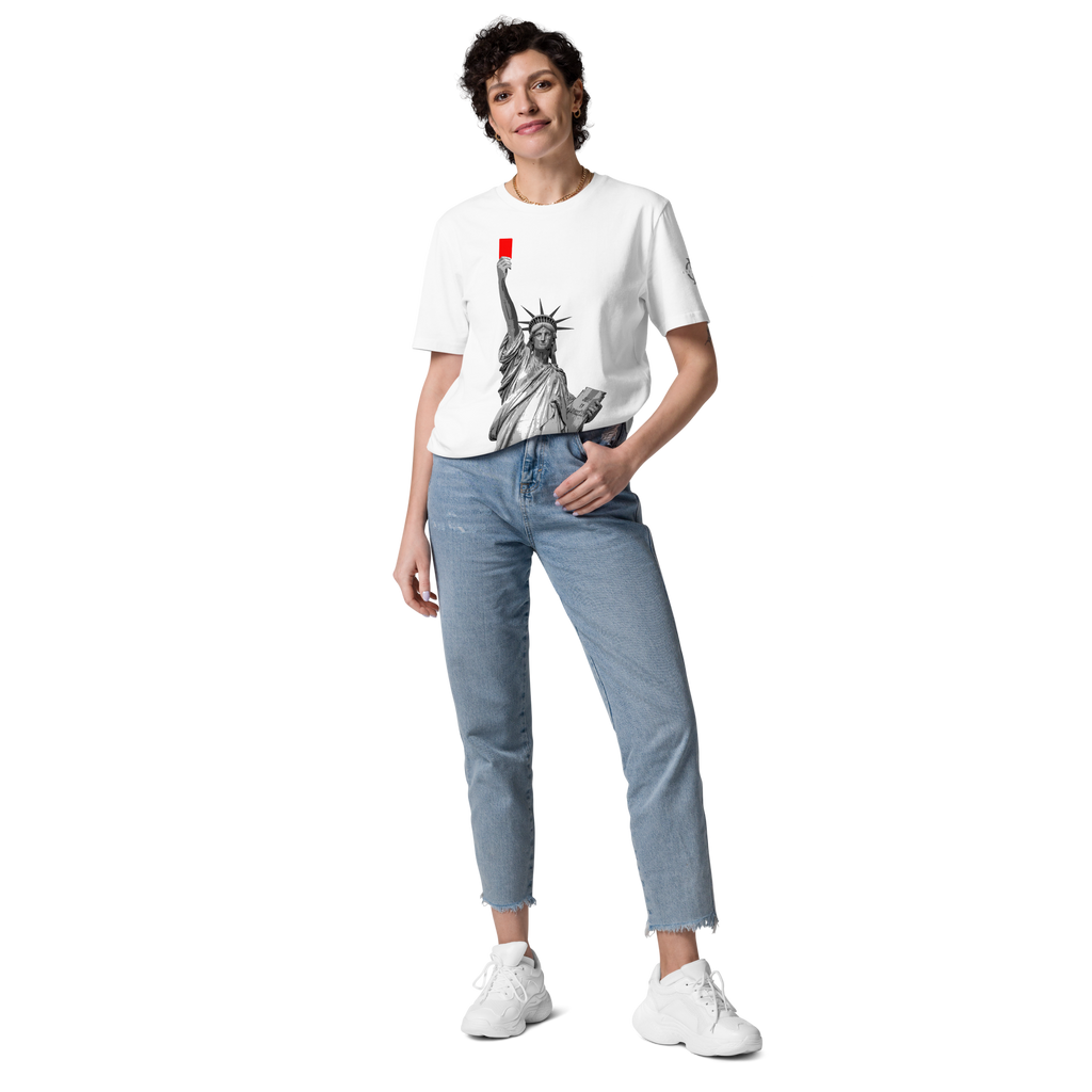 T-shirt Euphron « Liberty's Red Card », coloris blanc : la statue de la Liberté brandit un carton rouge – vue de face