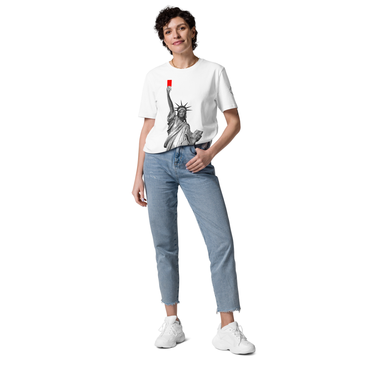 T-shirt Euphron « Liberty's Red Card », coloris blanc : la statue de la Liberté brandit un carton rouge – vue de face